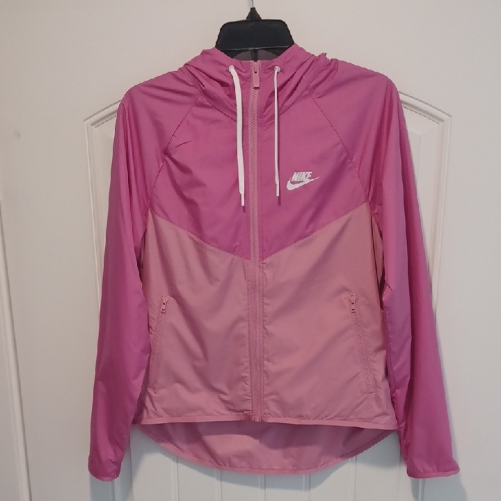 Nike Pink Utility Jacket with Hood and Lightweight Design